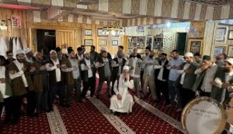 Mevlana Sahibuzzaman Kutbul Arifin Şeyh Ahmed ElKadiri ErRehavi sultanımızın mübarek Dilinden kaside