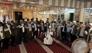 Mevlana Sahibuzzaman Kutbul Arifin Şeyh Ahmed ElKadiri ErRehavi sultanımızın mübarek Dilinden kaside